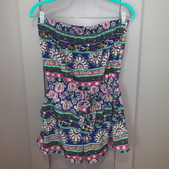 Andrée Paisley Strapless Floral Romper - Picture 4 of 11